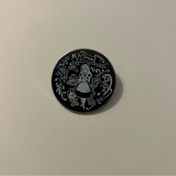 Disney Alice in Wonderland Chalkboard Sketch Pin - Picture 1 of 2